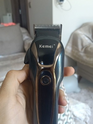 Kemei κουρευτική μηχανή σαν καινούργιο με φορτιστή