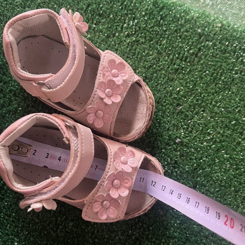 Apawwa baby leather barefoot shoes and sandals size 20 used