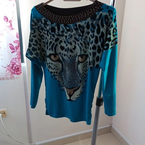Leopard blouse like new with gold details and brown studs