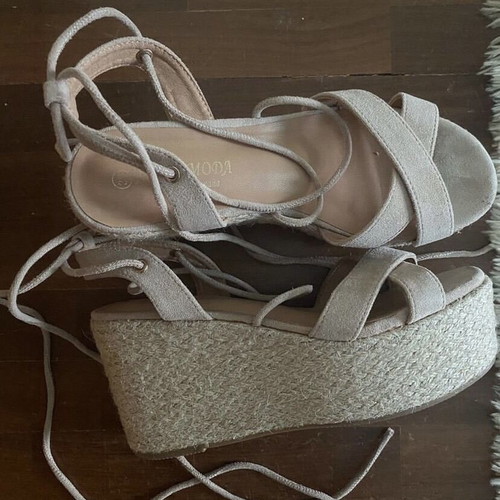 Platform sandals with ties like new, size 39, beige