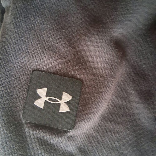 Under Armour set like new, size L, black and white