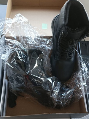 Military boots new, size 40