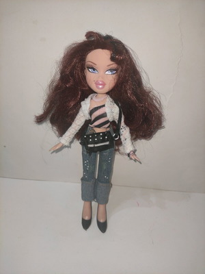 Bratz Twins Phoebe doll used