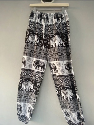 Printed wide pants Medium like new with elephant pattern