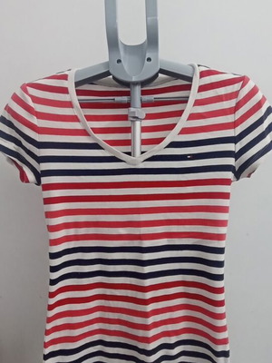 Tommy Hilfiger women's T-shirt size M like new, white and red
