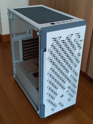 Corsair iCUE 220T RGB Gaming Midi Tower like new, white