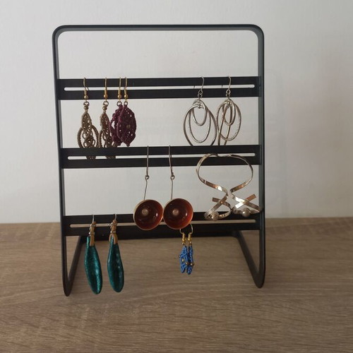 Metal jewelry stand like new, black