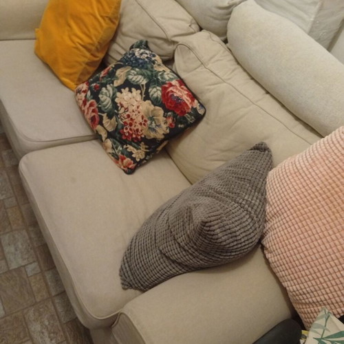 IKEA sofa with pillows like new, comfortable with neck support