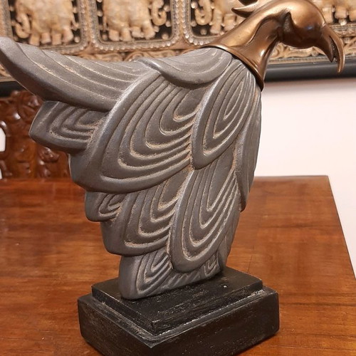 Decorative bird used with metal head and wooden base