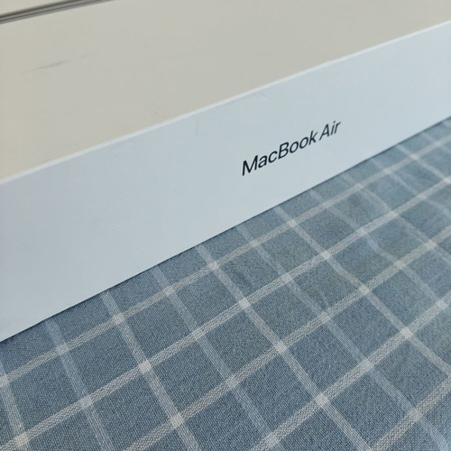 Apple MacBook Air M1 2020 13" 8GB RAM 256GB SSD like new