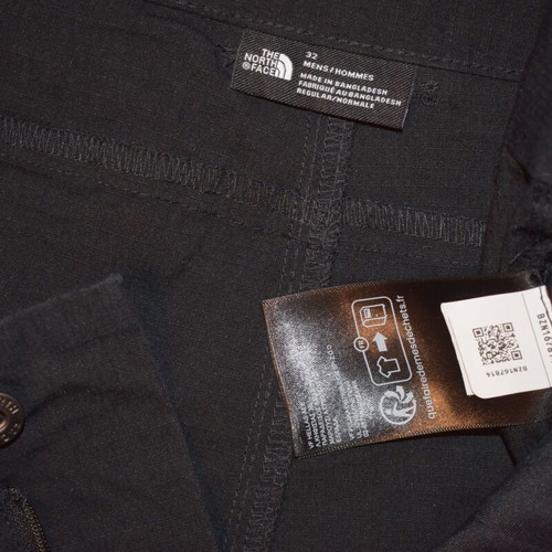 The North Face Anticline Cargo pants 2 in 1 like new, size 32, black