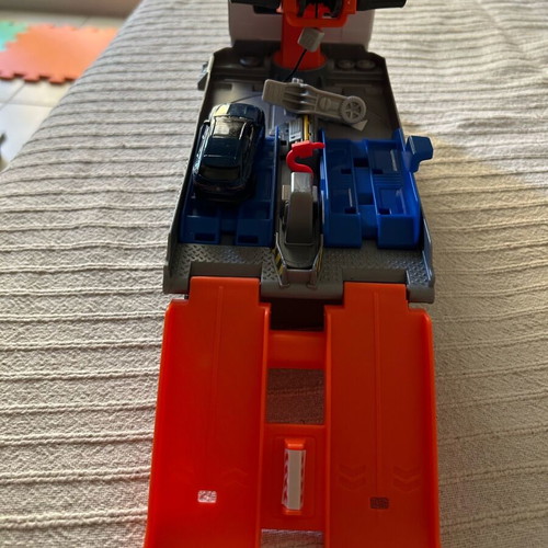 Matchbox Roadside Assistance Vehicle like new with toy car