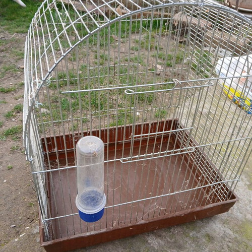 Birdcage used, clean condition