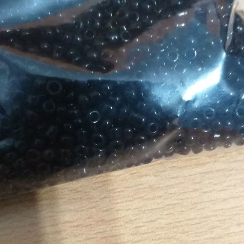 Χάντρες μαύρες καινούργιες, 2 σακουλάκια σε 2 μεγέθη
