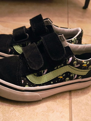 Παιδικά αθλητικά sneakers Vans Old Skool V φωσφορίζοντα με εξωγήινους νούμερο 27 σαν καινούργια