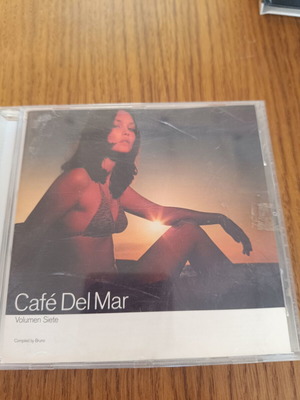 Café del Mar Volumen Siete CD like new, electronic chill-out collection 2000