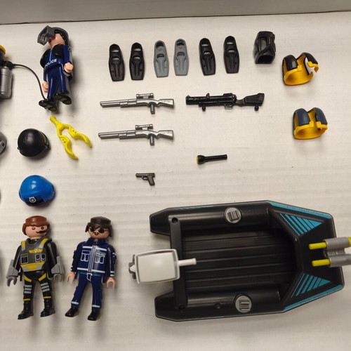 Playmobil inflatable boat with police divers like new and equipment