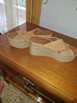 Mule tan suede shoes lightly used
