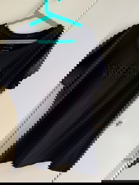 Γυναικεία κοντομάνικη μπλούζα Guess