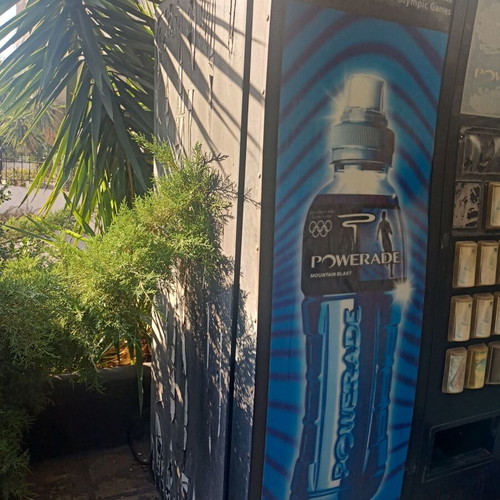 Vending machine for water and soft drinks used, professional