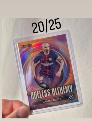 Andrés Iniesta Orange Refractor card /25 like new