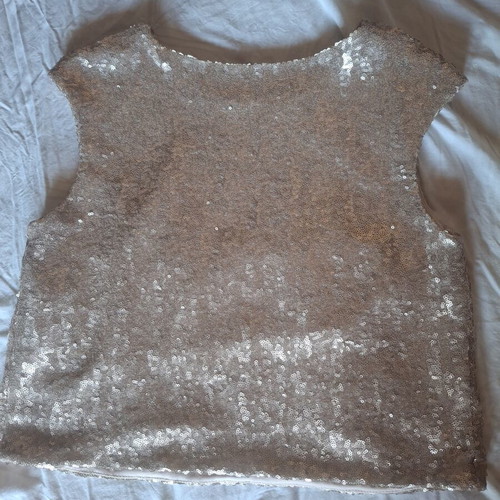 Desiree gold sequin top like new, size M