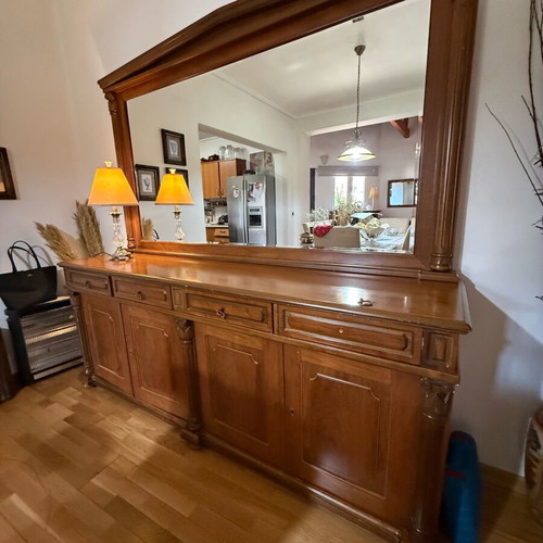 Buffet with mirror like new