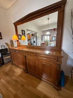 Buffet with mirror like new