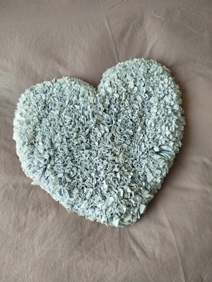 Heart-shaped rag rug bath mat like new, cotton fabric