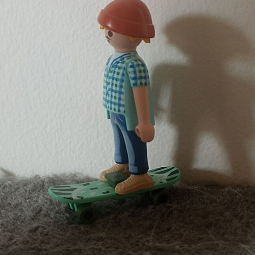 Playmobil figure no20 boys like new, collectible series 20