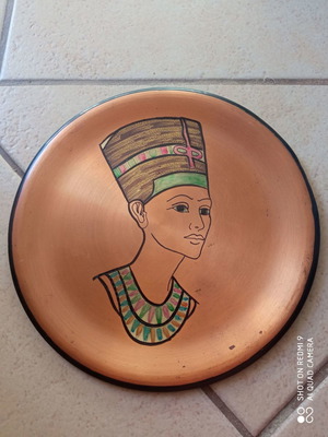 Wall plate Queen Nefertiti used, metal, hand-painted