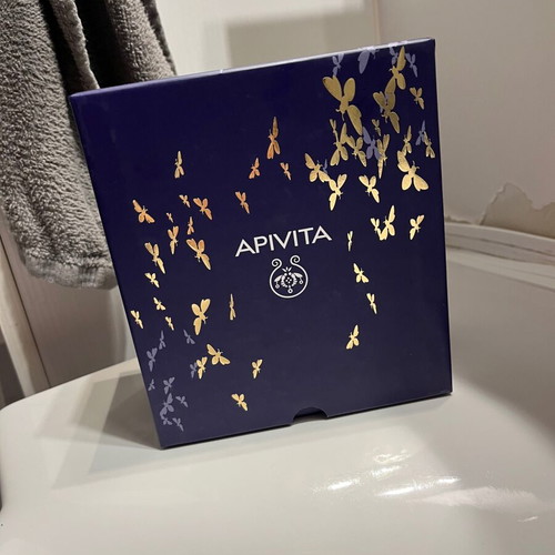 Apivita set new festive with shampoo, cream and samples