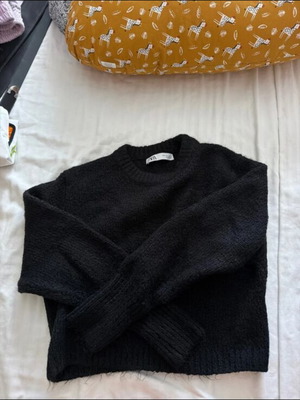 Top Crop Wool Sweater Zara like new, black, size S