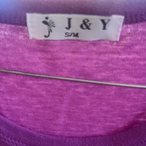 T-shirt J&Y women's small medium like new, purple