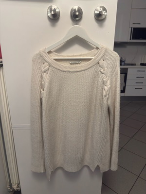 Stradivarius sweater like new, white, size L