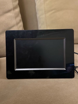 Electronic photo frame used with flash drive slot