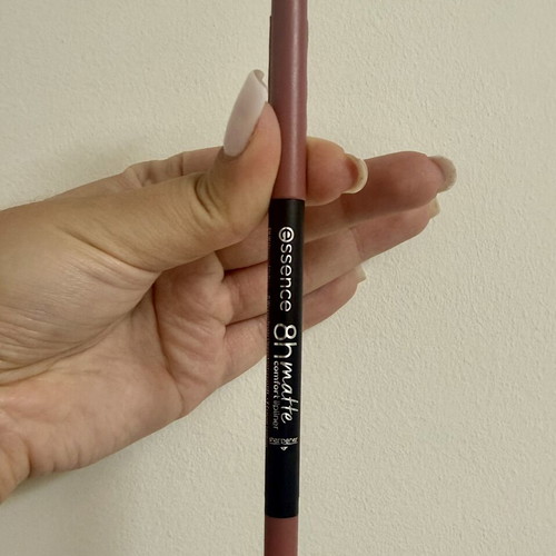 Essence 8H Matte Comfort Lipliner no.12 Cushion Talk with sharpener