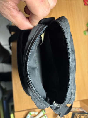 Nike crossbody bag used, black and gray, very convenient