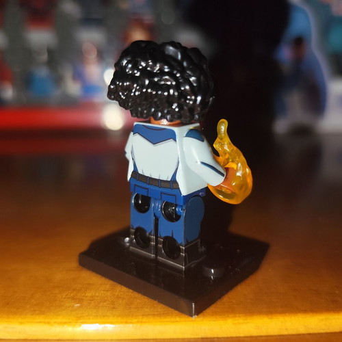 Monica Rambeau figure like new with base and energy blasts