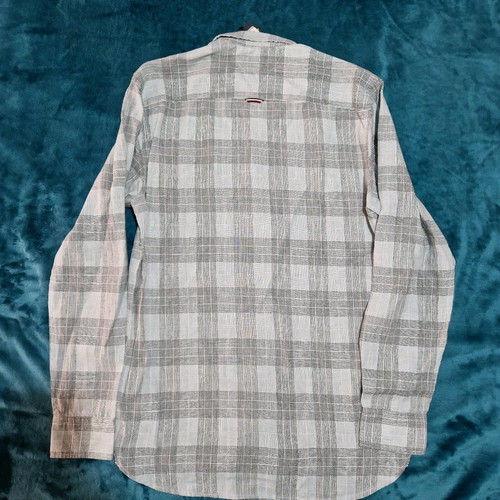 Tommy Hilfiger shirt Small new, fits medium size