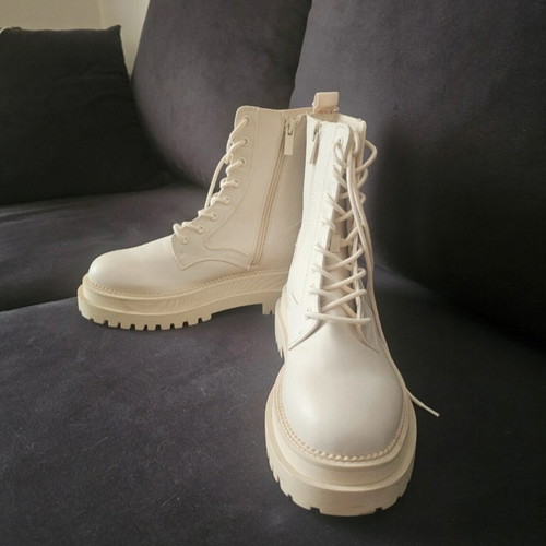 White boots size 38