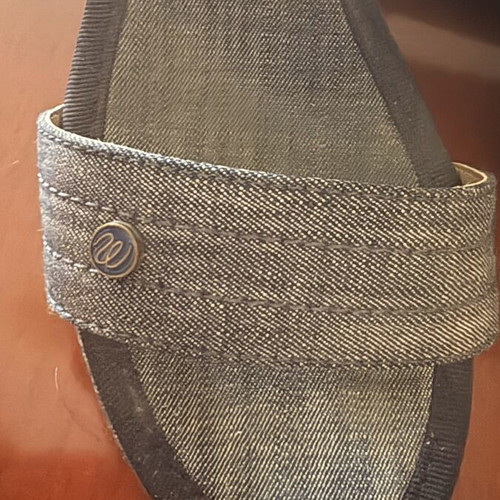 Wrangler platform sandals size 38 like new, blue memory foam