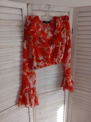 Erya crop top small medium like new, multicolor