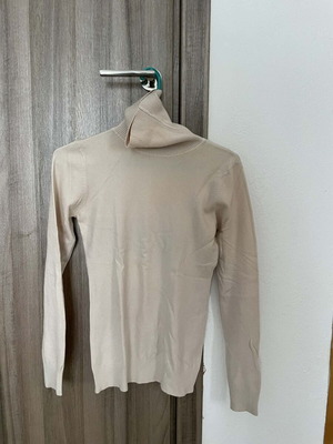 Just Woman women's knit turtleneck beige like new