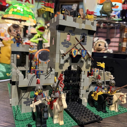 Lego Castle 6080 King’s Castle vintage, used with knights and accessories