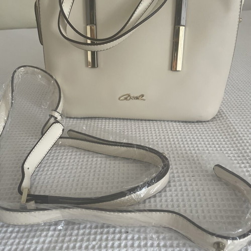 Axel shoulder bag like new, cream color