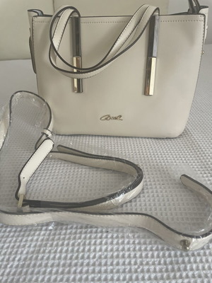 Axel shoulder bag like new, cream color