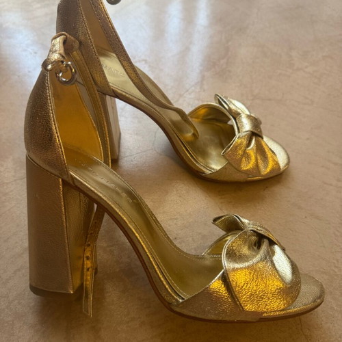 Marc Fisher golden sandals with bow like new