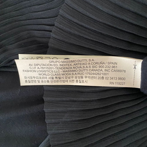 Massimo Dutti black top like new, size small, pleated design