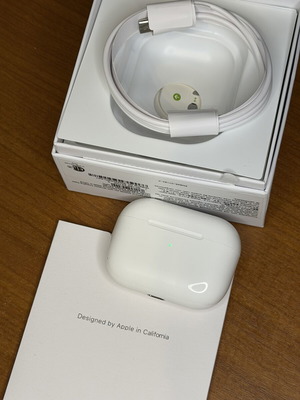 AirPods 1 2019 new with charger